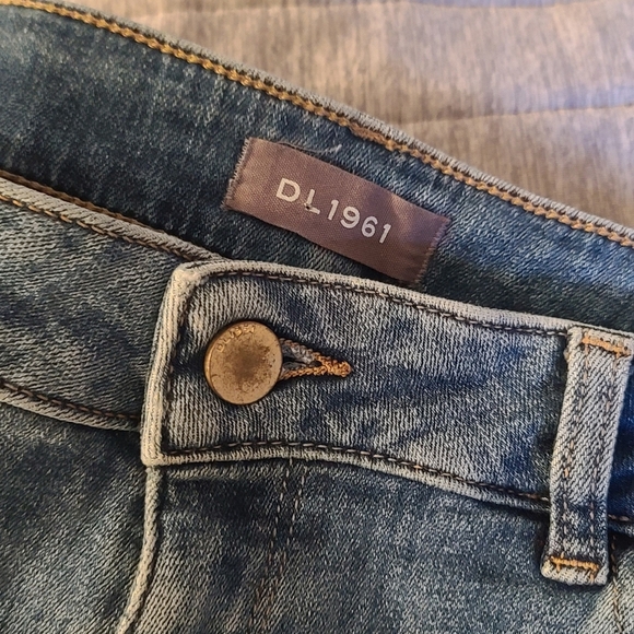 DL1961 Stylish Blue Denim Jeans - Picture 2 of 8